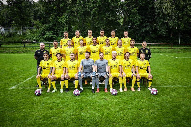 GU T&uuml;rkspor SV Pforzheim Mannschaftsfoto - unterst&uuml;tzt von Parlak Transport & Logistik